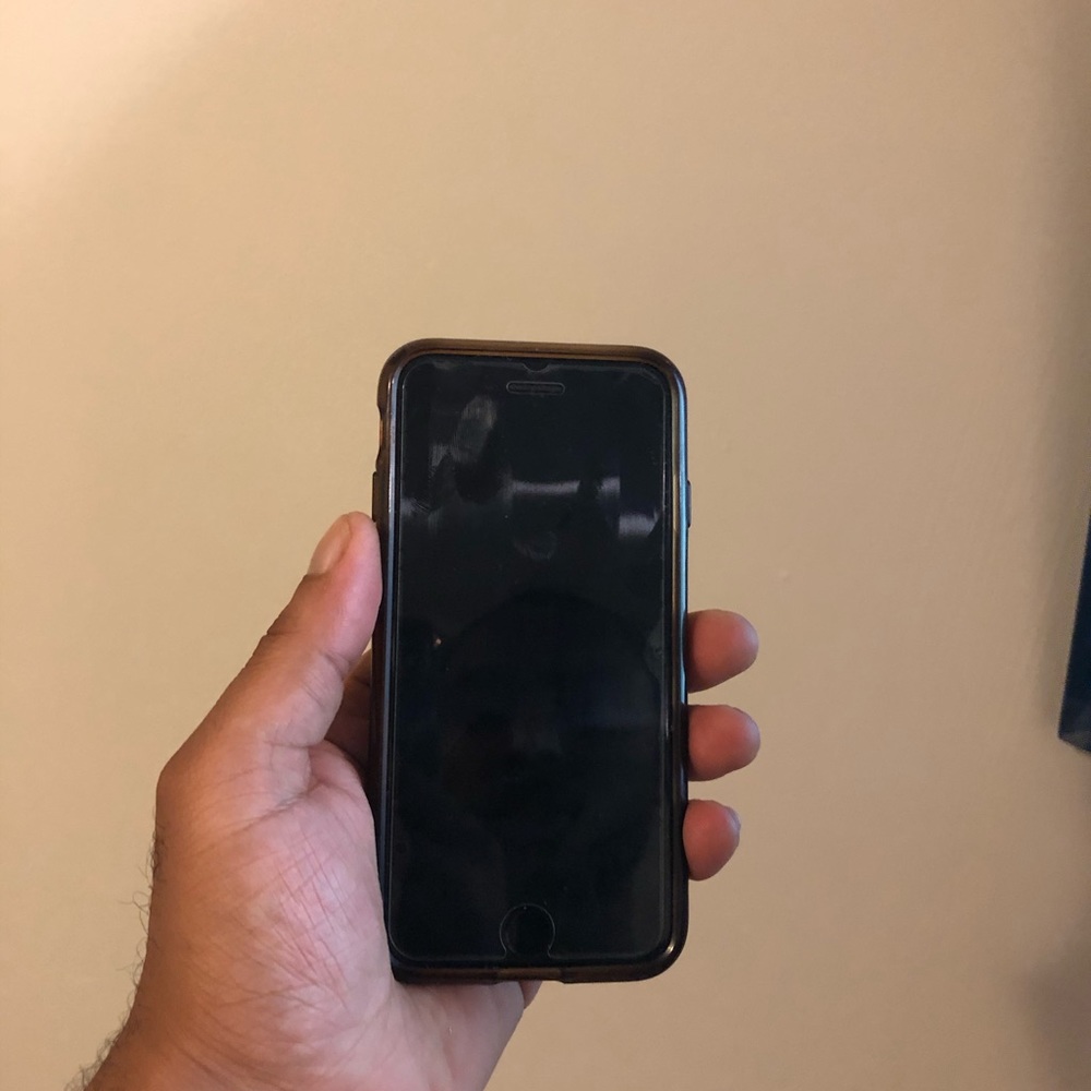 iPhone 8 - Picture 2 of 4
